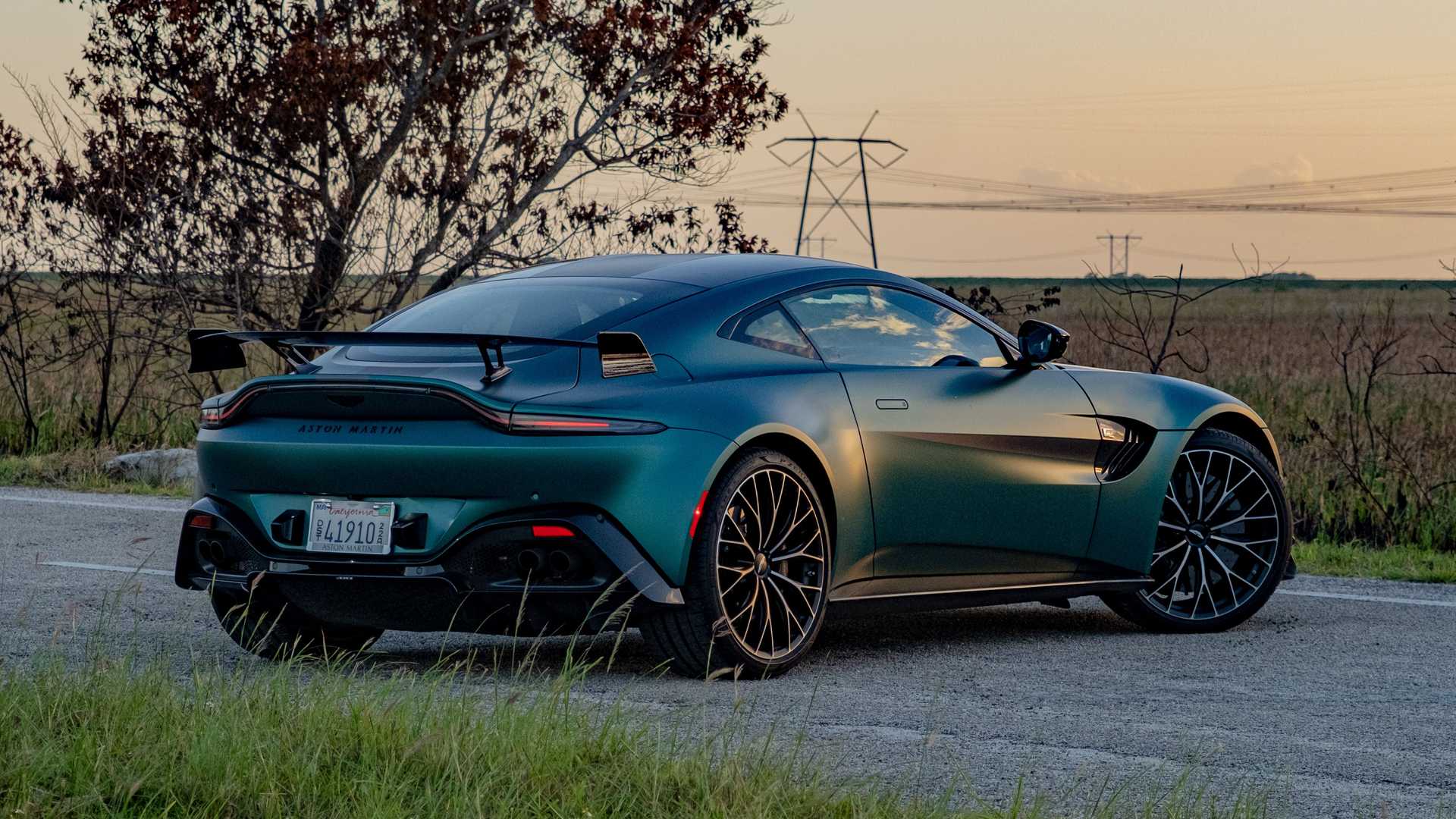  Aston Martin Vantage