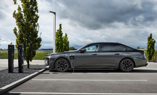 2023 BMW M760e xDRIVE