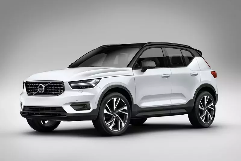 2024 Volvo XC40 2.0 L PLUS DARK