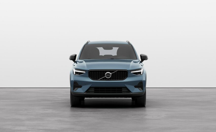 2024 Volvo XC40 Plus B3 Dark Theme