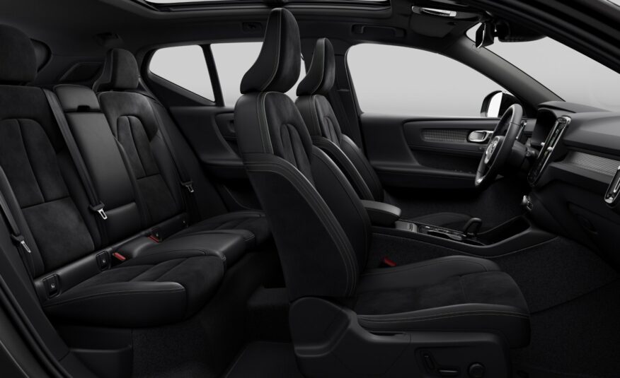 2024 Volvo XC40 Ultimate B3 Dark Theme