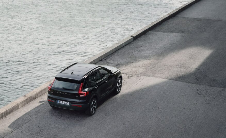 2024 Volvo XC40 Ultimate B3 Dark Theme